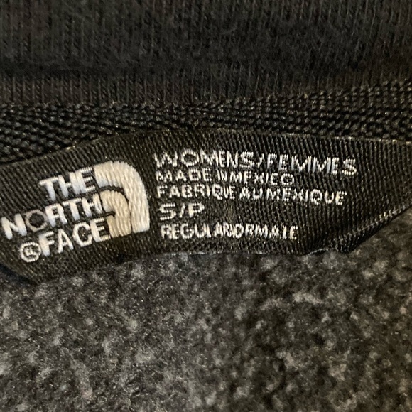 👚(bundle 4 items w/👚for $16) North Face sweatshirt - Picture 7 of 9